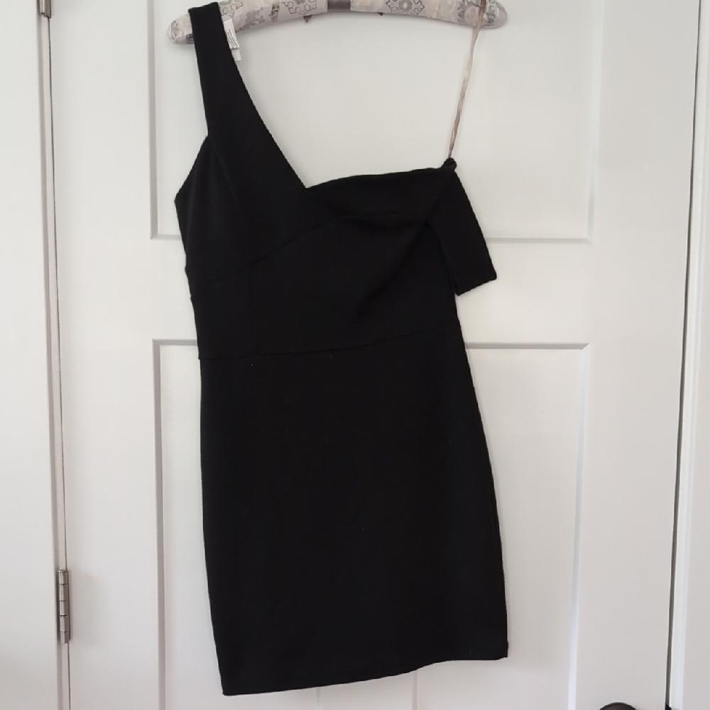 Elegant Black One-Shoulder Dress